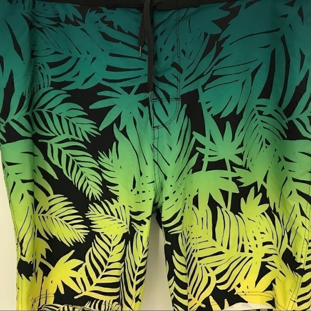 Old Navy California Size 38 Board Shorts! - Picture 7 of 13
